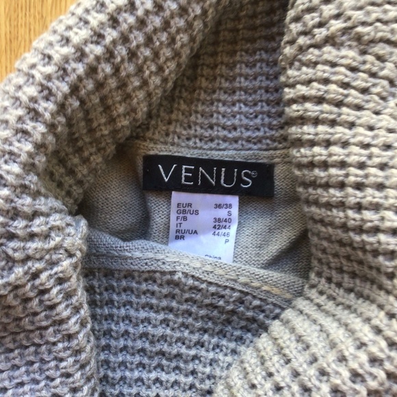 Venus Faux Split Back Button Accent Gray Turtleneck Sweater size small - Picture 5 of 8